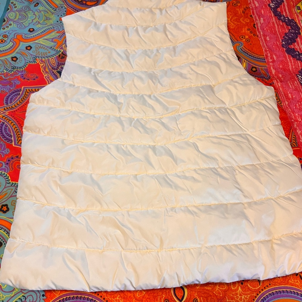 GAP Women's Off-White Puffer Vest - Picture 4 of 4